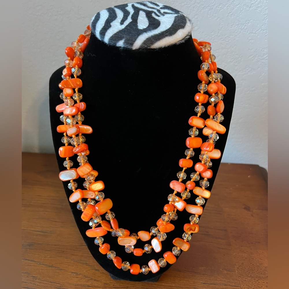 Mother of Perl Necklace. New.